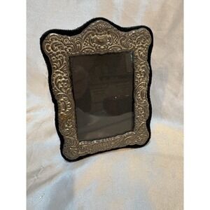 VINTAGE SILVER TONE ORNATE 2.5 X 3.75" PICTURE FRAME